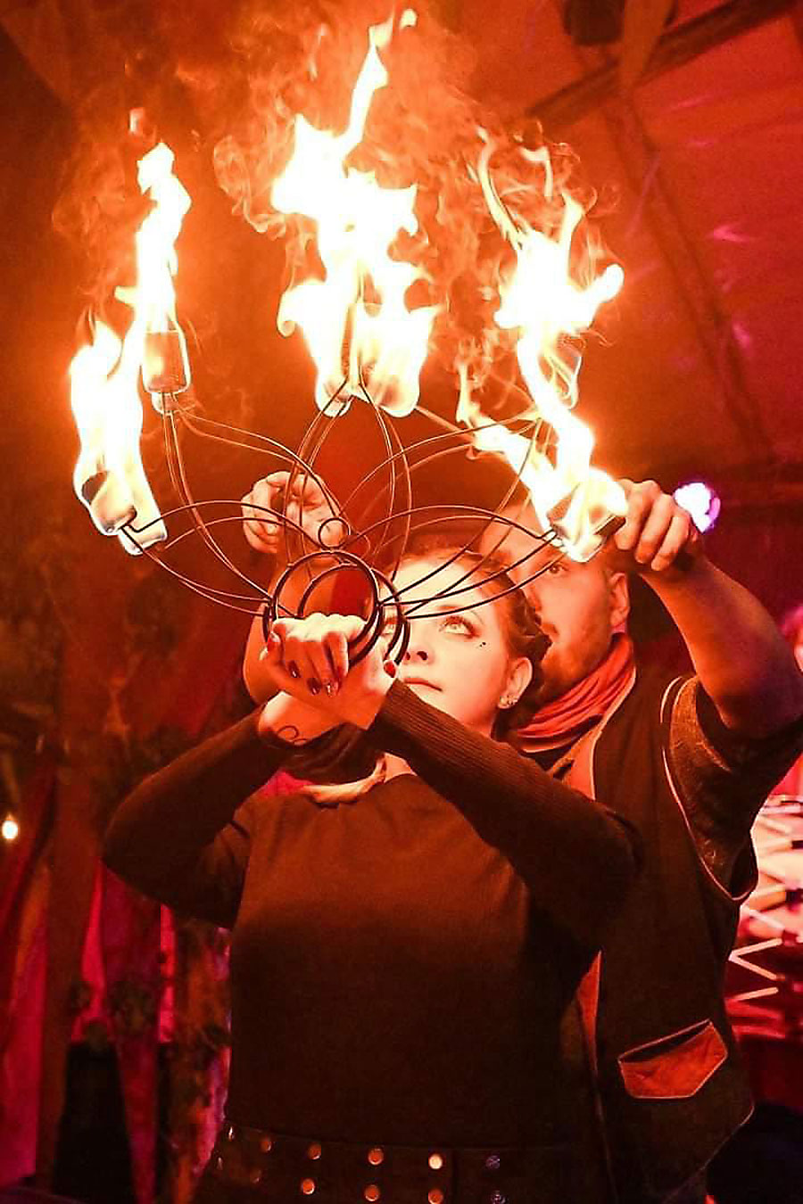 Feuershow mit dem Duo Timelena beim Neunkircher Mondscheinmarkt